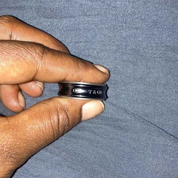 Tiffany & Co. Men's Black and Silver Band - Picture 3 of 5